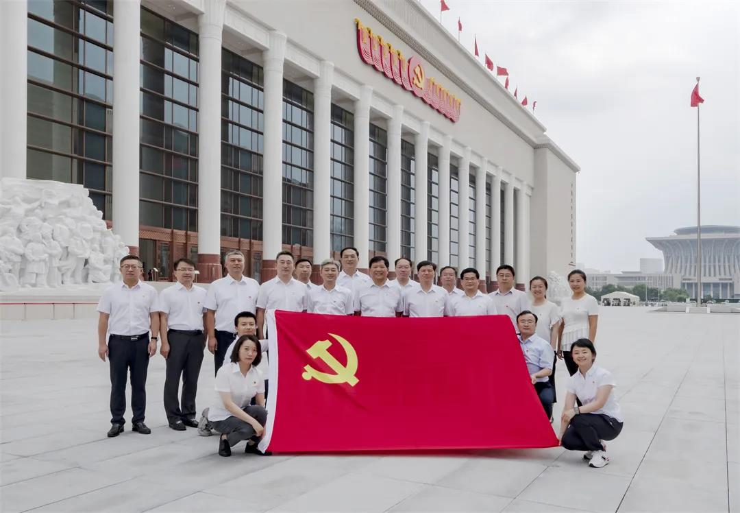 集團黨委理論中心組赴中國共產黨歷史展覽館參觀學習